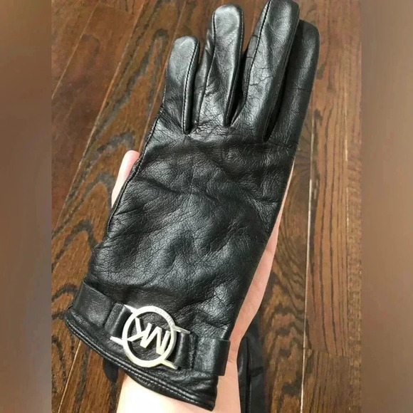 Michael Kors Women’s S Black Genuine Leather Gloves w/Silver Metal Logo - NWOT! - Picture 7 of 8